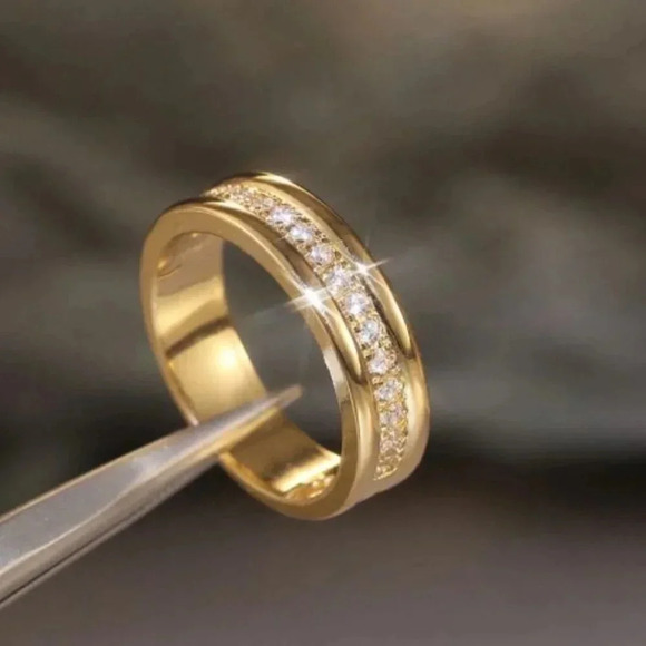 18k Gold Pave Diamond Ring Band - Picture 7 of 7